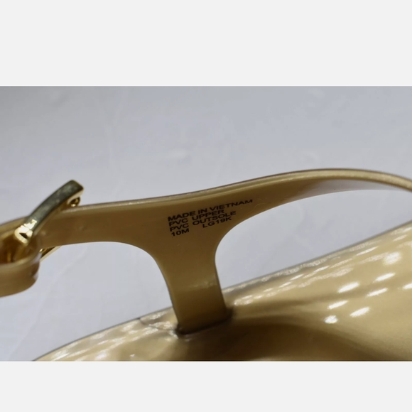 SOLDMichael Kors Mira Thong Flat Buckle PVC Sandal - Picture 3 of 3